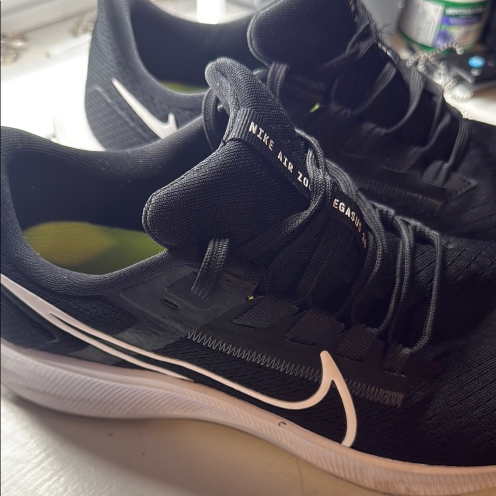 Nike Black Athletic Shoes with Textured Mesh and Sleek Design